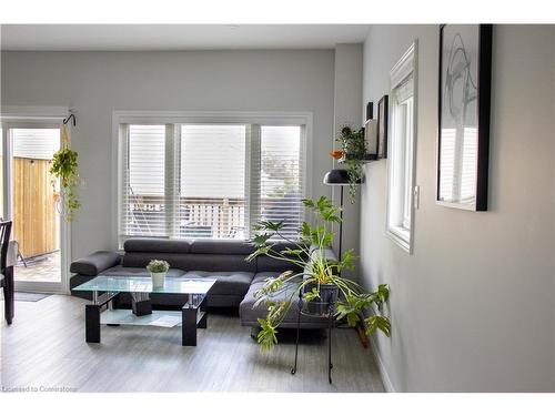 1187 Duke Street, Cambridge, ON - Indoor Photo Showing Living Room