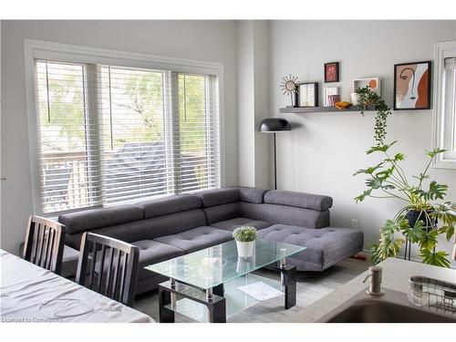 1187 Duke Street, Cambridge, ON - Indoor Photo Showing Living Room