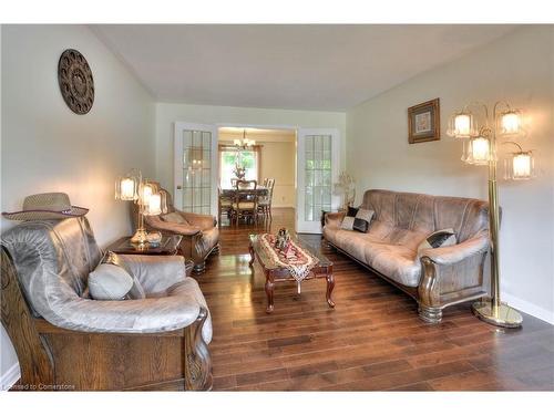 1135 Iroquois Crescent, Woodstock, ON - Indoor Photo Showing Living Room