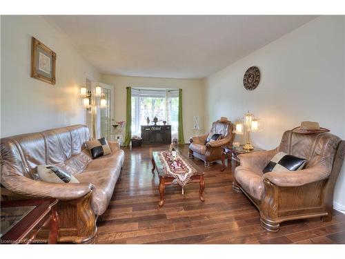 1135 Iroquois Crescent, Woodstock, ON - Indoor Photo Showing Living Room