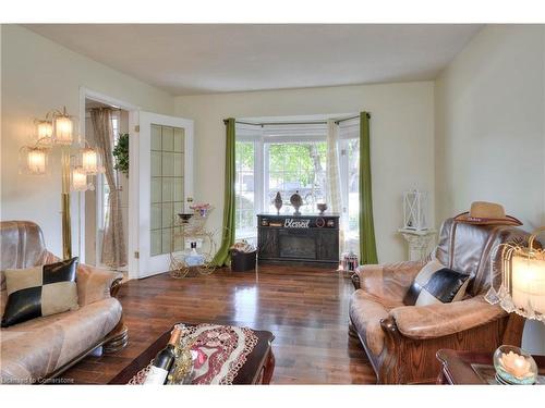 1135 Iroquois Crescent, Woodstock, ON - Indoor Photo Showing Living Room