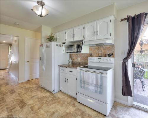 1135 Iroquois Crescent, Woodstock, ON - Indoor Photo Showing Kitchen