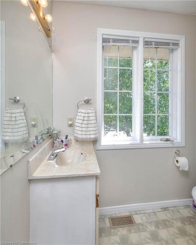 1135 Iroquois Crescent, Woodstock, ON - Indoor Photo Showing Bathroom