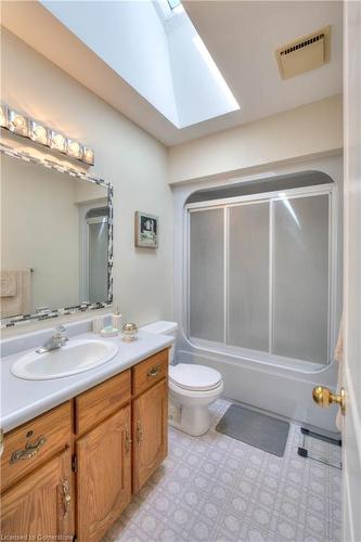 1135 Iroquois Crescent, Woodstock, ON - Indoor Photo Showing Bathroom