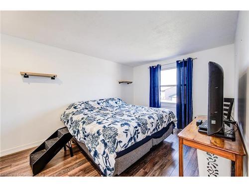 16-235 Ferguson Avenue, Cambridge, ON - Indoor Photo Showing Bedroom