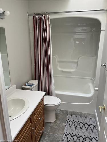 70 Sioux Crescent, Woodstock, ON - Indoor Photo Showing Bathroom