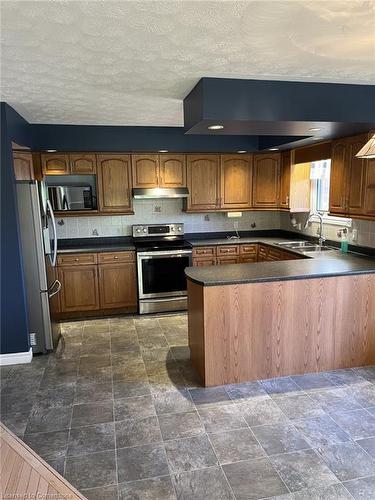 70 Sioux Crescent, Woodstock, ON - Indoor Photo Showing Kitchen