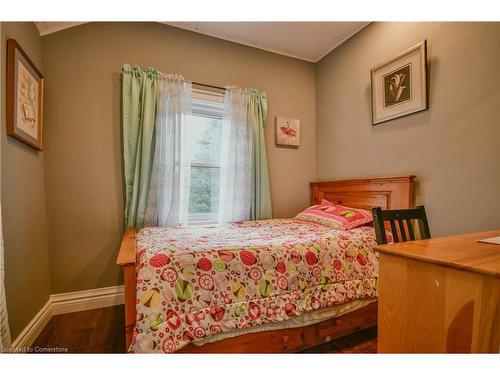 61 Queen Street W, Cambridge, ON - Indoor Photo Showing Bedroom