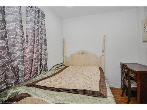 61 Queen Street W, Cambridge, ON - Indoor Photo Showing Bedroom