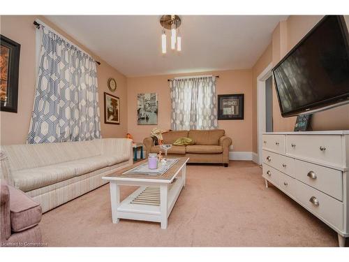 61 Queen Street W, Cambridge, ON - Indoor Photo Showing Living Room