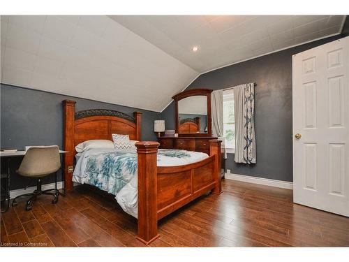 61 Queen Street W, Cambridge, ON - Indoor Photo Showing Bedroom