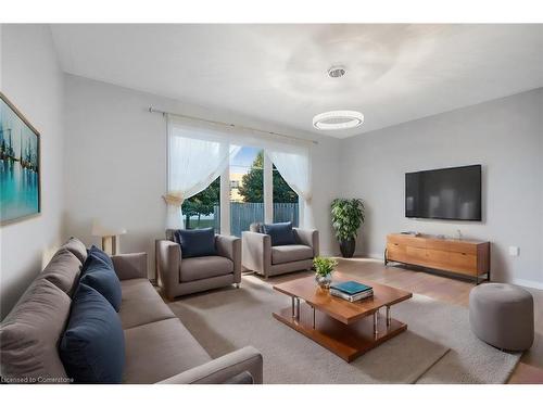 142 Emick Drive, Hamilton, ON - Indoor Photo Showing Living Room