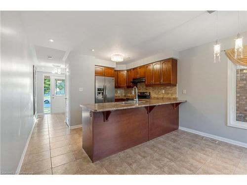 142 Emick Drive, Hamilton, ON - Indoor Photo Showing Kitchen