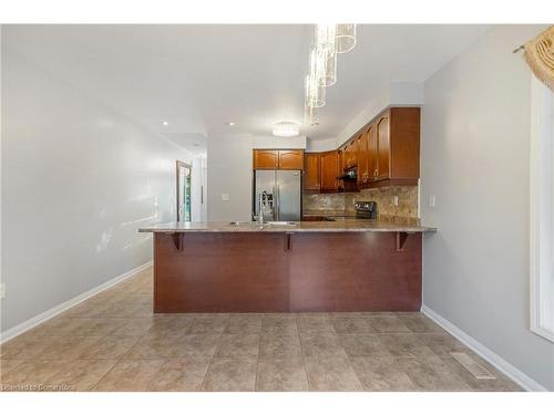 142 Emick Drive, Hamilton, ON - Indoor Photo Showing Kitchen