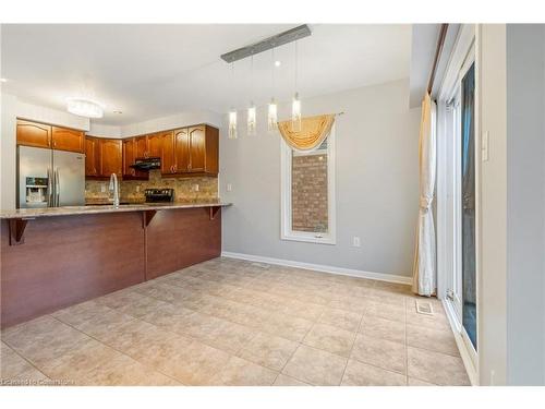 142 Emick Drive, Hamilton, ON - Indoor Photo Showing Kitchen