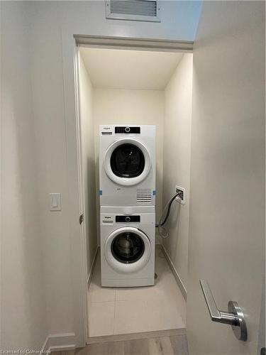 1704-385 Winston Road, Grimsby, ON - Indoor Photo Showing Laundry Room