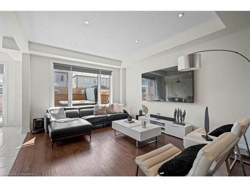 42 Gloria Street, Kitchener, ON - Indoor Photo Showing Living Room