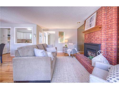 13-192 Alpine Road, Kitchener, ON - Indoor Photo Showing Living Room With Fireplace