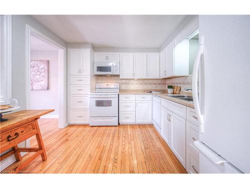 13-192 Alpine Road, Kitchener, ON - Indoor Photo Showing Kitchen With Double Sink