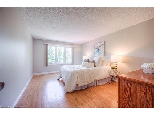 13-192 Alpine Road, Kitchener, ON - Indoor Photo Showing Bedroom