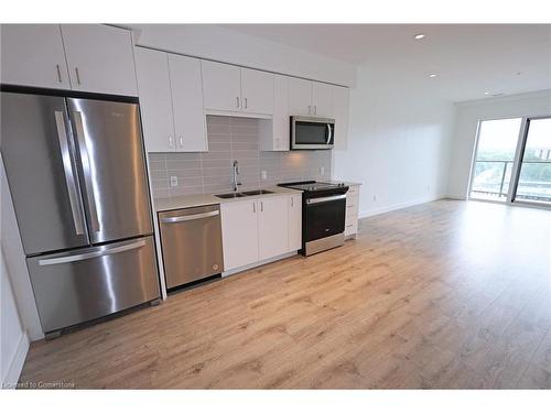 1004-50 Grand Avenue S, Cambridge, ON - Indoor Photo Showing Kitchen With Stainless Steel Kitchen With Double Sink With Upgraded Kitchen