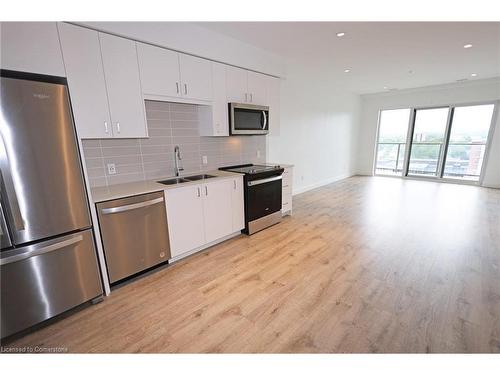 1004-50 Grand Avenue S, Cambridge, ON - Indoor Photo Showing Kitchen With Stainless Steel Kitchen With Double Sink With Upgraded Kitchen