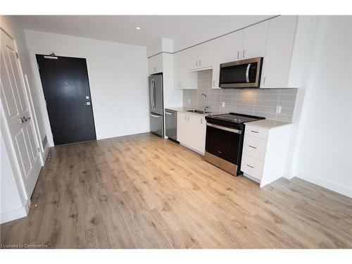 1004-50 Grand Avenue S, Cambridge, ON - Indoor Photo Showing Kitchen With Stainless Steel Kitchen