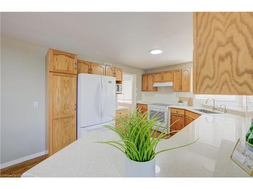 8 Munroe Crescent, Guelph, ON - Indoor Photo Showing Kitchen