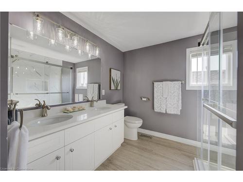 8 Munroe Crescent, Guelph, ON - Indoor Photo Showing Bathroom