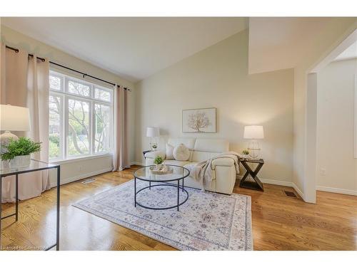 8 Munroe Crescent, Guelph, ON - Indoor Photo Showing Living Room