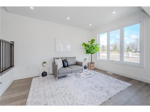 38 Walker Road, Ingersoll, ON - Indoor Photo Showing Living Room