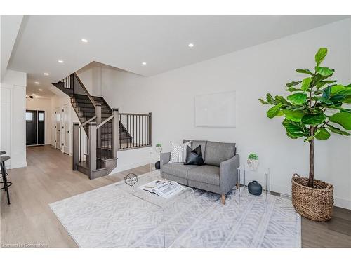 38 Walker Road, Ingersoll, ON - Indoor Photo Showing Living Room