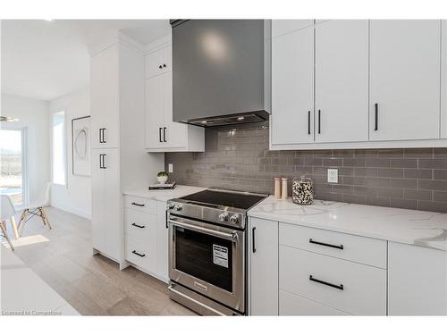 66 Walker Road, Ingersoll, ON - Indoor Photo Showing Kitchen With Upgraded Kitchen