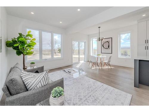 66 Walker Road, Ingersoll, ON - Indoor Photo Showing Living Room