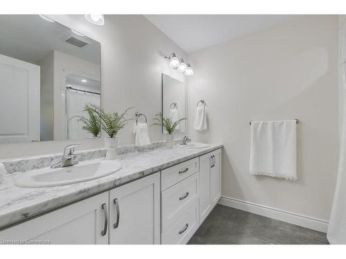 20-61 Vienna Road, Tillsonburg, ON - Indoor Photo Showing Bathroom