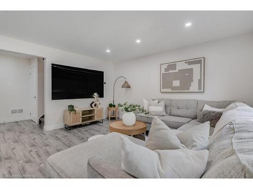 20-61 Vienna Road, Tillsonburg, ON - Indoor Photo Showing Living Room