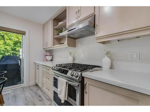 20-61 Vienna Road, Tillsonburg, ON - Indoor Photo Showing Kitchen