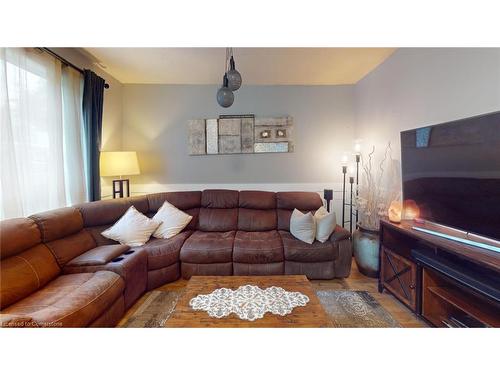 25 Beverly Street, Cambridge, ON - Indoor Photo Showing Living Room