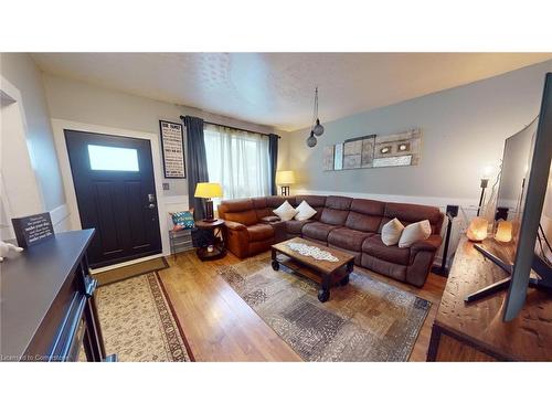 25 Beverly Street, Cambridge, ON - Indoor Photo Showing Living Room