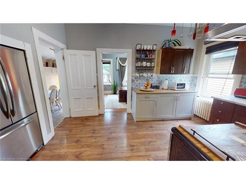 25 Beverly Street, Cambridge, ON - Indoor Photo Showing Kitchen