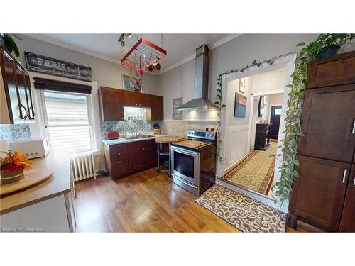 25 Beverly Street, Cambridge, ON - Indoor Photo Showing Kitchen