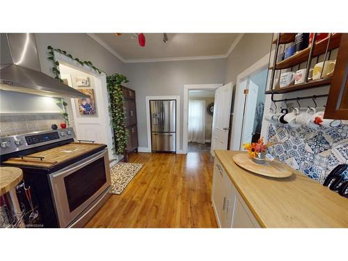 25 Beverly Street, Cambridge, ON - Indoor Photo Showing Kitchen