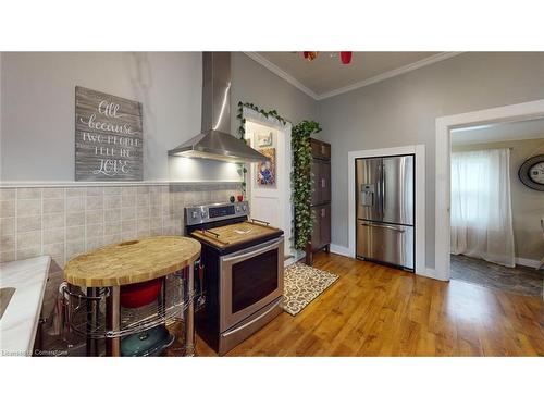 25 Beverly Street, Cambridge, ON - Indoor Photo Showing Kitchen