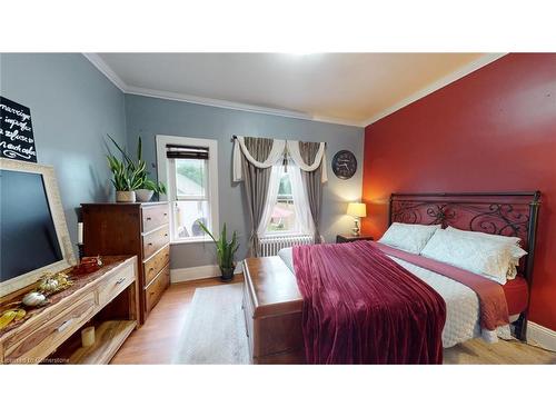 25 Beverly Street, Cambridge, ON - Indoor Photo Showing Bedroom