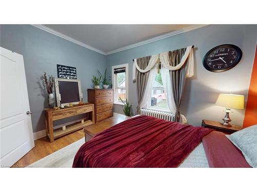 25 Beverly Street, Cambridge, ON - Indoor Photo Showing Bedroom