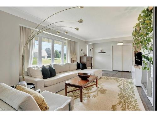 50 Jerseyville Road, Brantford, ON - Indoor Photo Showing Living Room