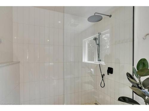 50 Jerseyville Road, Brantford, ON - Indoor Photo Showing Bathroom