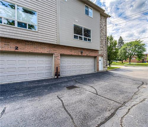 1-20 Westmount Road W, Kitchener, ON - Outdoor