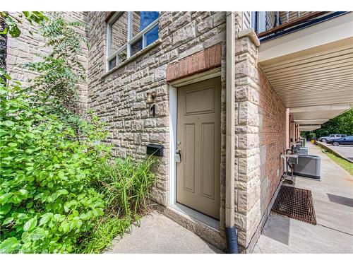 1-20 Westmount Road W, Kitchener, ON - Outdoor