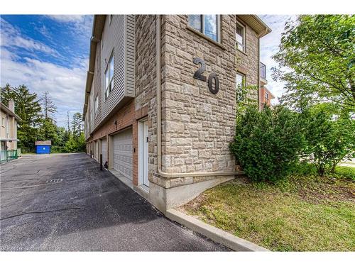 1-20 Westmount Road W, Kitchener, ON - Outdoor